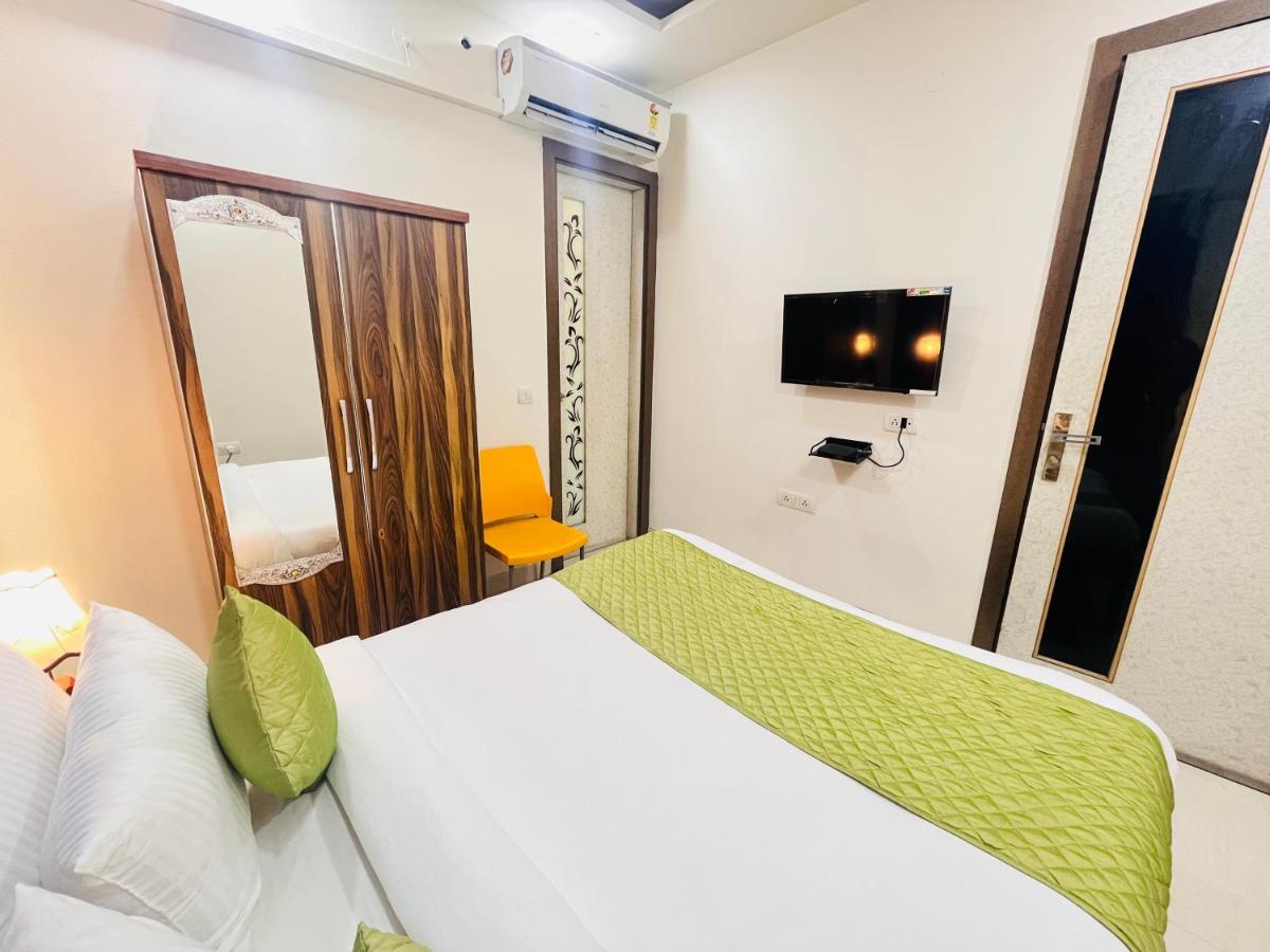 Hotel Park Pride Pitampura New Delhi, Couple Friendly Exterior photo